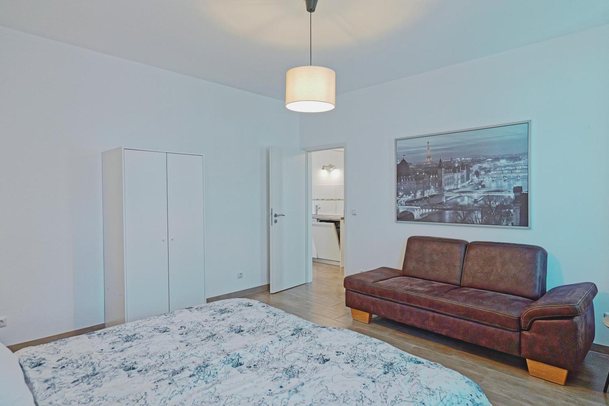 Apartment Big Family In *